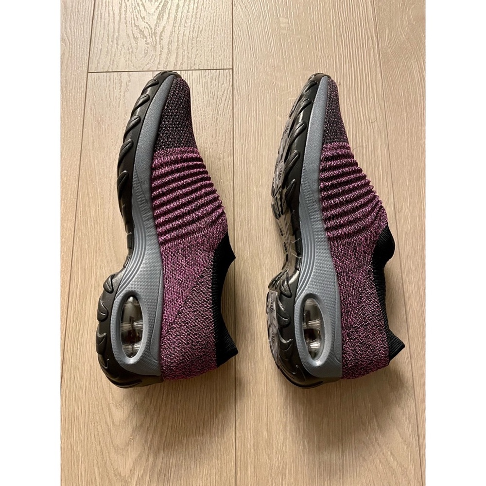 Hyper Memory Foam Sneaker - image 4